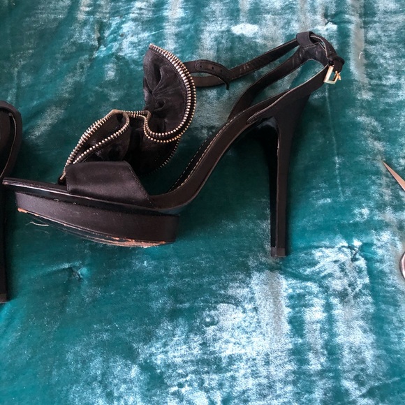 Report Signature Ruffle Stilettos - Picture 4 of 7